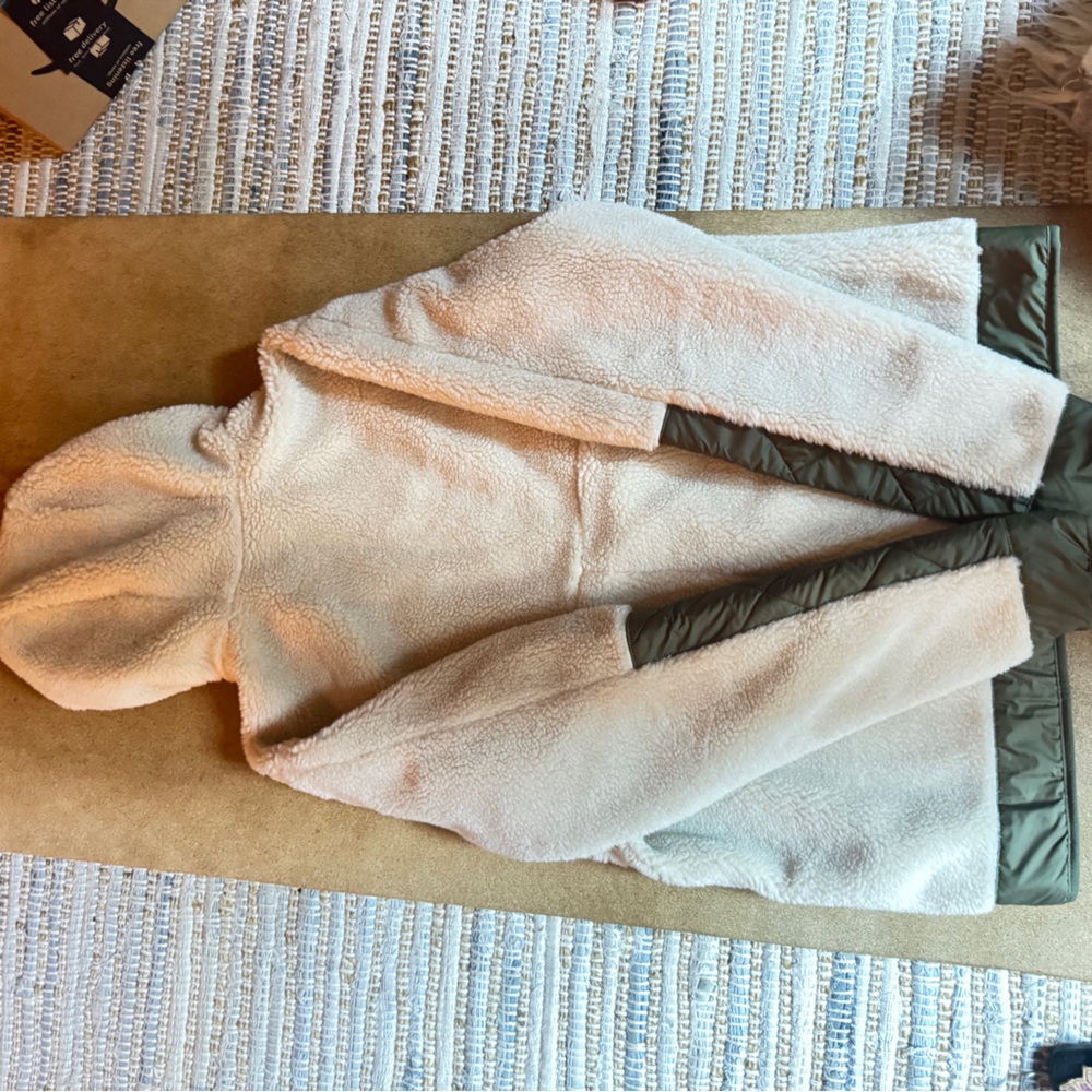 Patagonia Fleece Hoody - Picture 6 of 10